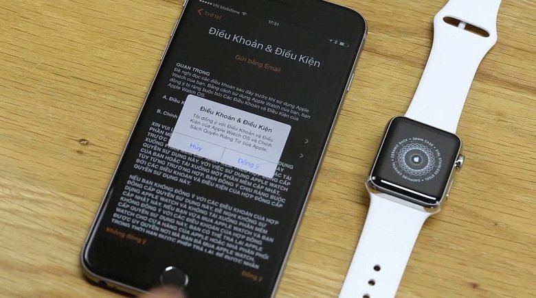 Apple Watch ghép với iPhone