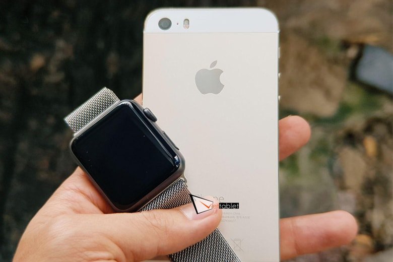 Apple Watch S1 và iPhone 5S