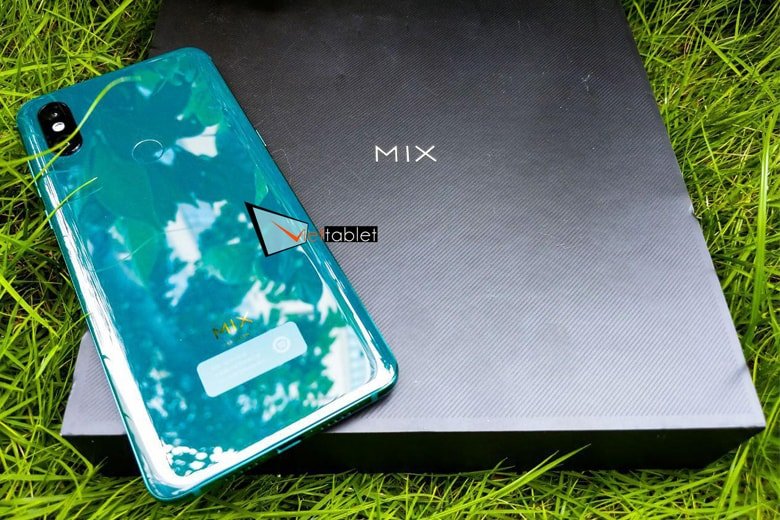 Xiaomi Mi Mix 3 gây sốt