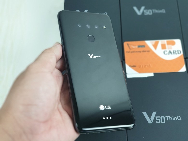 Thiết kế LG V50 ThinQ 5G xách tay