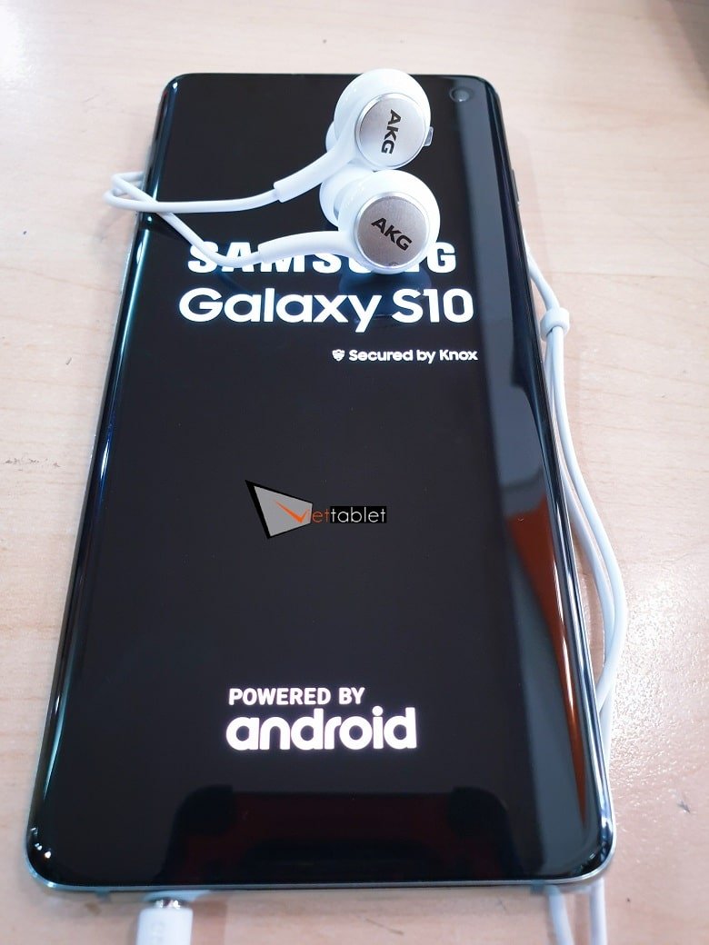 kết nối tai nghe AKG Galaxy S10