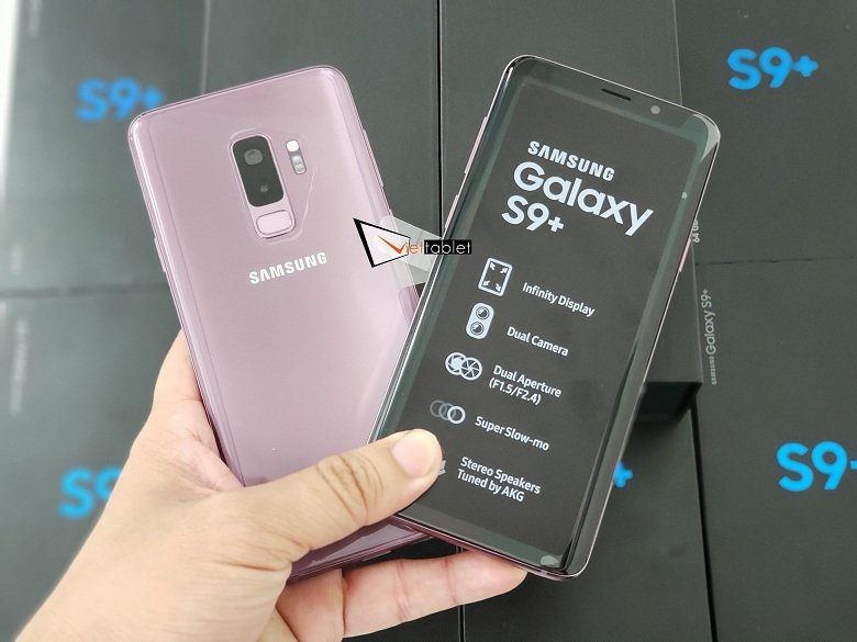 Mặt trước và sau của Samsung Galaxy S9+ 2 SIM công ty vẫn còn seal bảo vệ