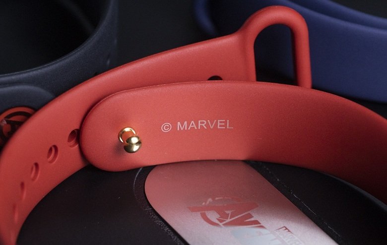 cận cảnh dây đeo Xiaomi Mi Band 4 Avengers