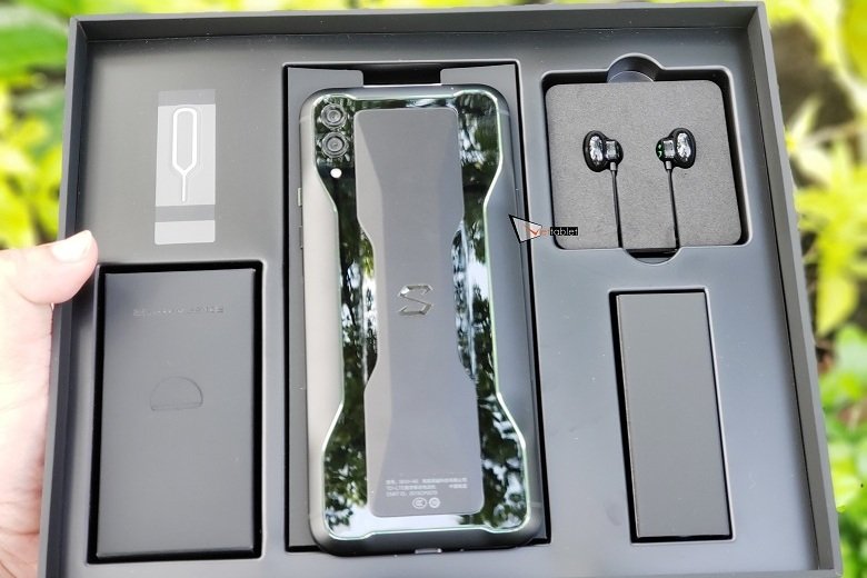hộp đựng của Xiaomi Black Shark 2 RAM 12GB bản màu đen