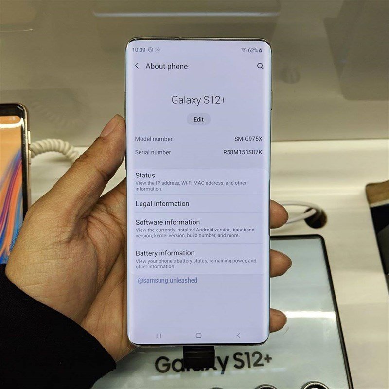 Samsung Galaxy S12+ xuất hiện trên bàn trải nghiệm sản phẩm.