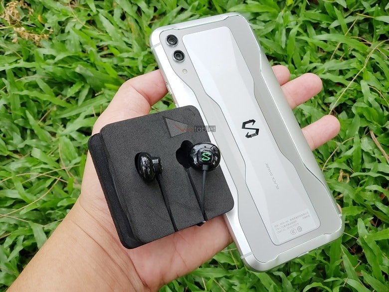 Hình ảnh Xiaomi Black Shark 2 (12GB | 256GB) và tai nghe