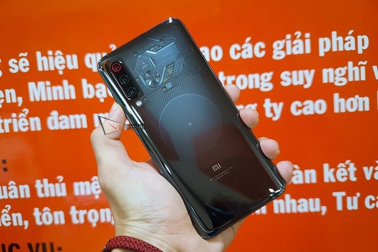 Xiaomi Mi 9 Transparent Edition có mặt lưng trong suốt độc đáo