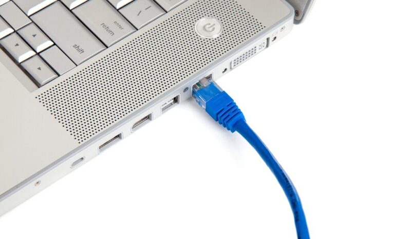 Cổng Ethernet RJ45 trên laptop