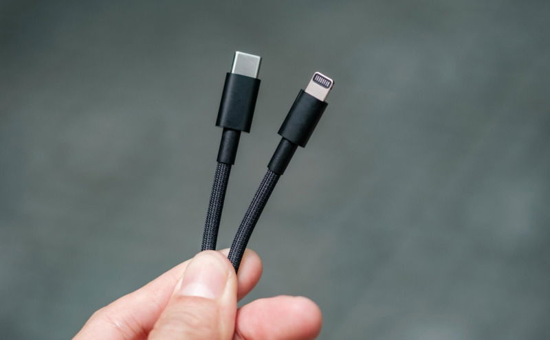 So sánh chi tiết về cổng sạc Lightning và Type C
