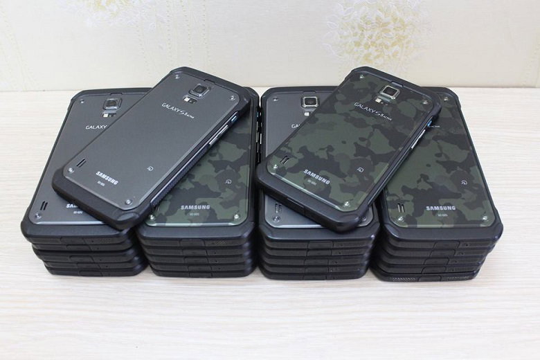 Samsung Galaxy S5 Active 古 docomo ブラック 中古