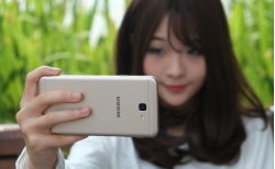 top-3-smartphone-chuyen-selfie-dang-mua-tam-gia-6-trieu-1