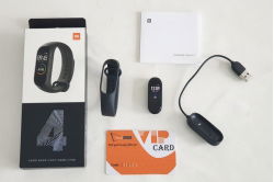 mo-hop-xiaomi-mi-band-4