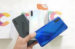 xiaomi-mi-cc9-xach-tay-co-may-ban-mau-duoc-ban-ra-tai-viettablet