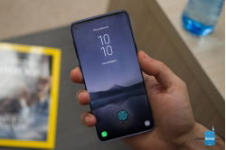 The-Galaxy-S10-will-have-a-different-display-hole-due-to-its-two-selfie-cameras-1