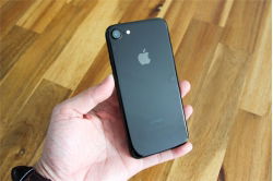 anh-chi-tiet-iphone-7-jet-black-gia-32-trieu-tai-viet-nam-3 anh-chi-tiet-iphone-7-jet-black-gia-32-trieu-tai-viet-nam-3