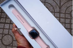 co-vy-ngai-ra-duong-o-nha-dat-apple-watch-s4-40mm-moi-co-ngay-giao-lien-free-ship-doi-tra-7-ngay