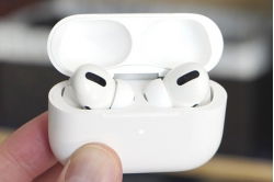 kiem-tra-tai-nghe-earpods-va-airpods-that-hay-gia