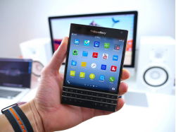 blackberry-passport-gia-tot